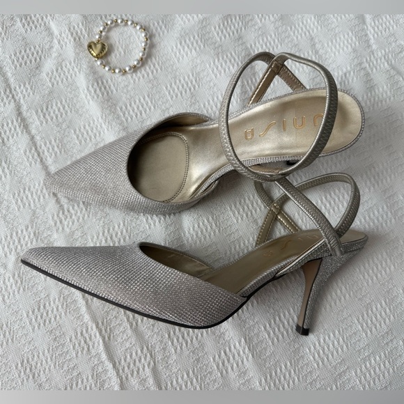 Elegant Women's Heels - Picture 4 of 10